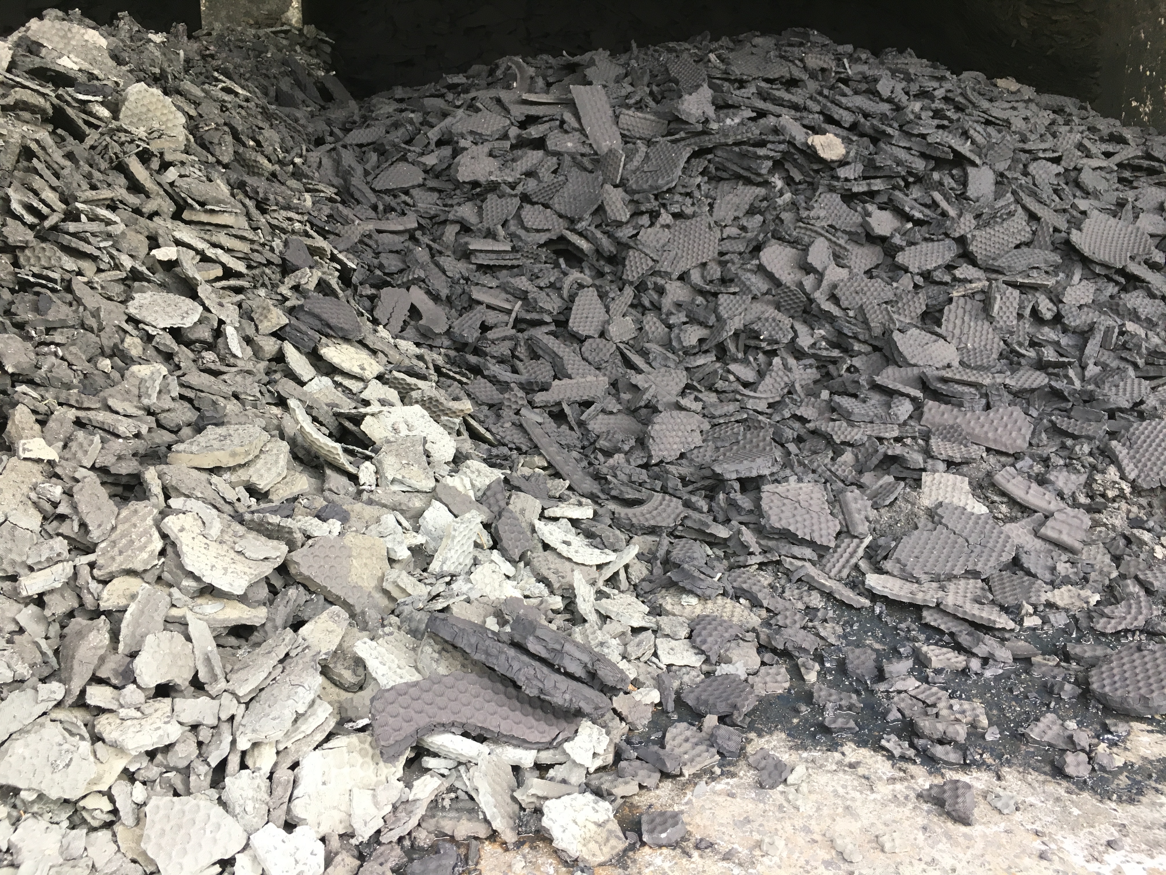 廣東污泥調(diào)理劑生產(chǎn)廠家：污泥含水率如何降低？
